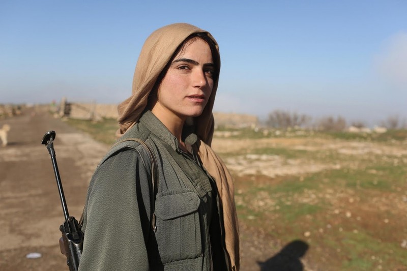 Chien binh nguoi Kurd “dep tua thien than” chong phien quan IS
